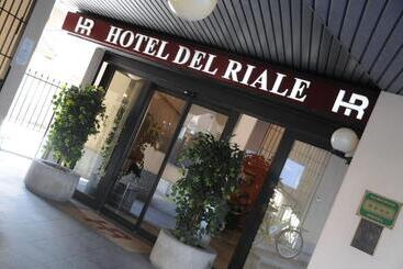 هتل Del Riale