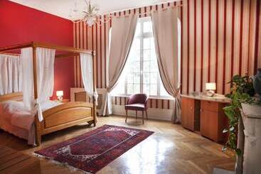 Отель Hôtel Les 3 Falaises