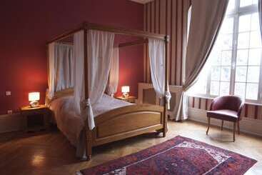 Отель Hôtel Les 3 Falaises