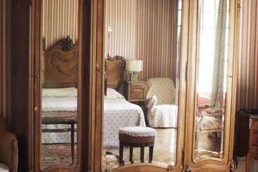 Отель Hôtel Les 3 Falaises