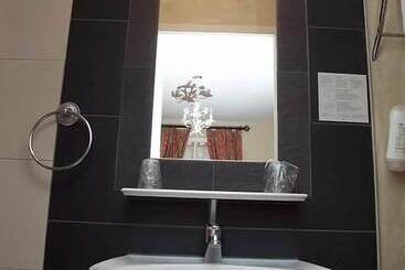 Отель Hôtel Les 3 Falaises