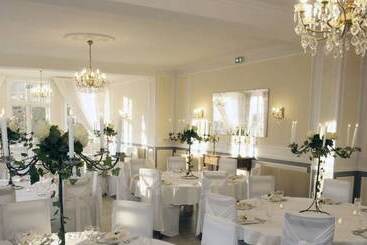 Отель Hôtel Les 3 Falaises