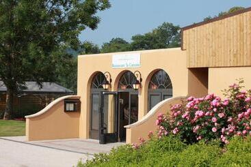 هتل Le Domaine Chateau Du Faucon