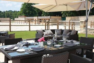 هتل Le Domaine Chateau Du Faucon