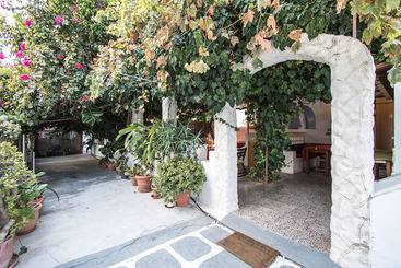 هتل Semiramis Guesthouse