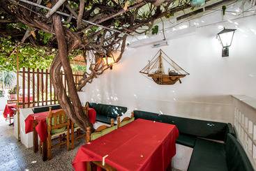 هتل Semiramis Guesthouse