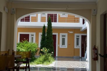 هتل Summertime Inn