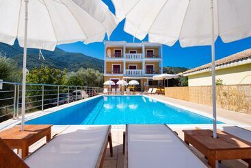 هتل Summertime Inn