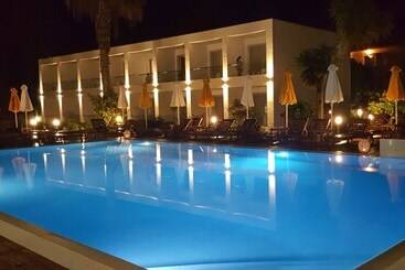 Nasos Hotel & Resort