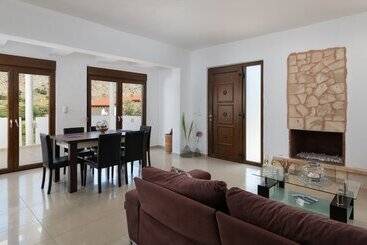 Villa Alya