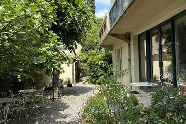 تختخواب و صبحانه La Villa Carcassonne, Cité 8 Min à Pieds, Clim, Piscine, Full Wifi, Borne 7,5kw, Vélo élect, Parking