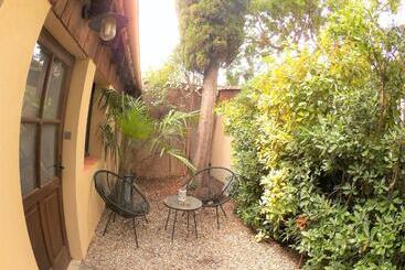 تختخواب و صبحانه La Villa Carcassonne, Cité 8 Min à Pieds, Clim, Piscine, Full Wifi, Borne 7,5kw, Vélo élect, Parking