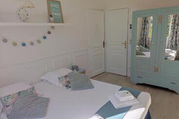 تختخواب و صبحانه La Villa Carcassonne, Cité 8 Min à Pieds, Clim, Piscine, Full Wifi, Borne 7,5kw, Vélo élect, Parking