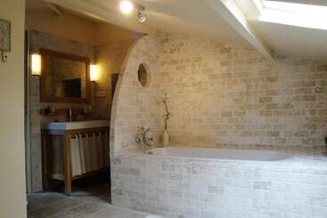 تختخواب و صبحانه La Villa Carcassonne, Cité 8 Min à Pieds, Clim, Piscine, Full Wifi, Borne 7,5kw, Vélo élect, Parking