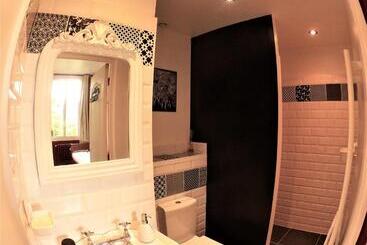 تختخواب و صبحانه La Villa Carcassonne, Cité 8 Min à Pieds, Clim, Piscine, Full Wifi, Borne 7,5kw, Vélo élect, Parking