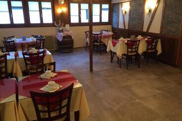 هتل Auberge Des Trois Châteaux