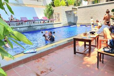هتل Darling Pub Hostel