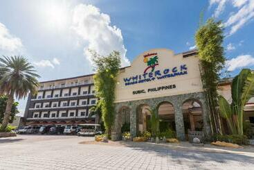استراحتگاه Whiterock Beach Hotel And Waterpark
