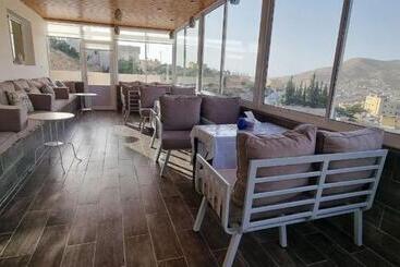 هاستل Beit Alshabaan Inn