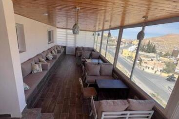هاستل Beit Alshabaan Inn