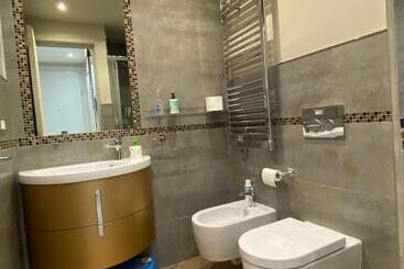 Appartamento Incantevole Con Posto Auto Riservato Clic House