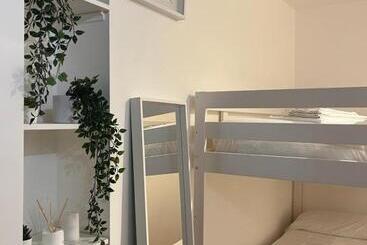 تختخواب و صبحانه Atrium Boutique