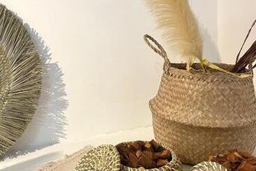 تختخواب و صبحانه Atrium Boutique