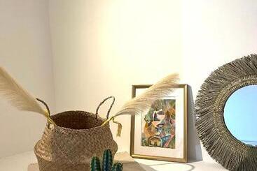 تختخواب و صبحانه Atrium Boutique
