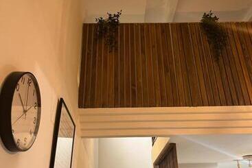 تختخواب و صبحانه Atrium Boutique