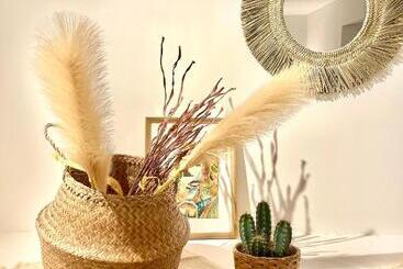تختخواب و صبحانه Atrium Boutique