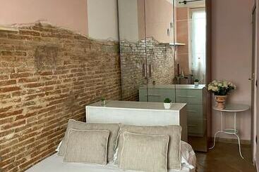 تختخواب و صبحانه Homelink Firenze  The Key