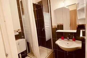 تختخواب و صبحانه Homelink Firenze  The Key