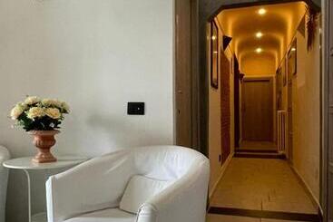 تختخواب و صبحانه Homelink Firenze  The Key