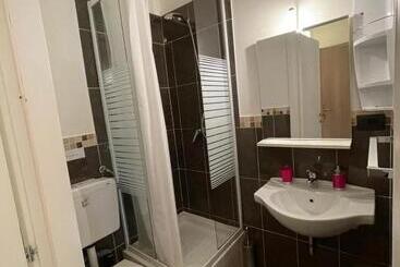 تختخواب و صبحانه Homelink Firenze  The Key