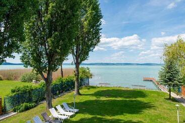 تختخواب و صبحانه Villa My Lake