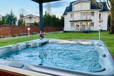 تختخواب و صبحانه Villa My Lake