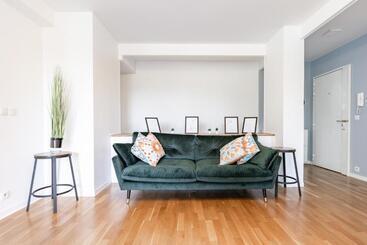 Design 3 Bedrooms Appartment, Near Champs Elysees