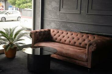 هتل Aura Boutique