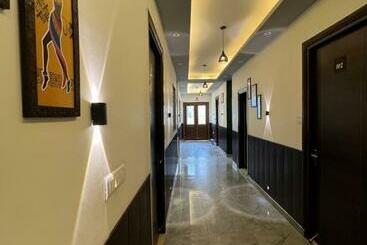 هتل Crescent Inn