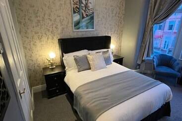 هتل Mcgraths Blackpool
