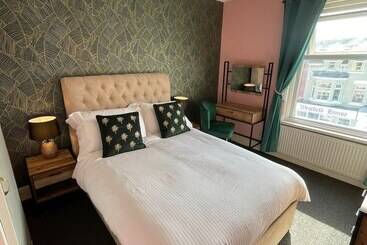 هتل Mcgraths Blackpool
