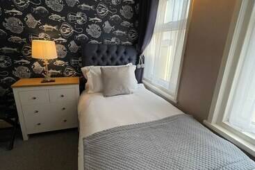 هتل Mcgraths Blackpool