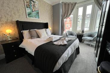 هتل Mcgraths Blackpool