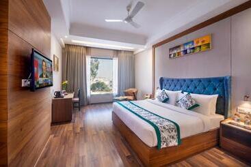 هتل Lords Inn Chandigarh Zirakpur