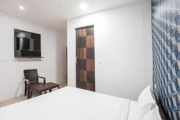 Otel Oyo 87017  The Mars