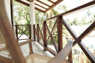 هتل Surf Nest Hiriketiya
