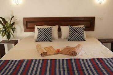 هتل Surf Nest Hiriketiya