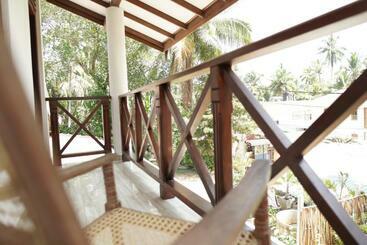 هتل Surf Nest Hiriketiya
