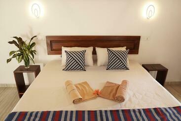 هتل Surf Nest Hiriketiya