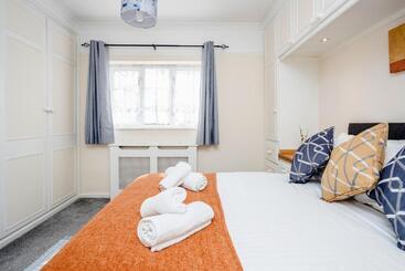 Mpl Apartments Woodside House By Harry Potter Studios